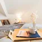 Appartement Huus Binnensee Og2 - Dachwohnung Mit Wasserblick - Lesesessel & Wlan - Fuer Paare - Ruhige Lage - Suedstrand 5 Min Mit Rad Fehmarn