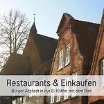 Appartement Huus Binnensee Og2 - Dachwohnung Mit Wasserblick - Lesesessel & Wlan - Fuer Paare - Ruhige Lage - Suedstrand 5 Min Mit Rad Fehmarn