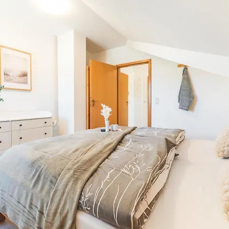 Διαμέρισμα Huus Binnensee Og2 - Dachwohnung Mit Wasserblick - Lesesessel & Wlan - Fuer Paare - Ruhige Lage - Suedstrand 5 Min Mit Rad *