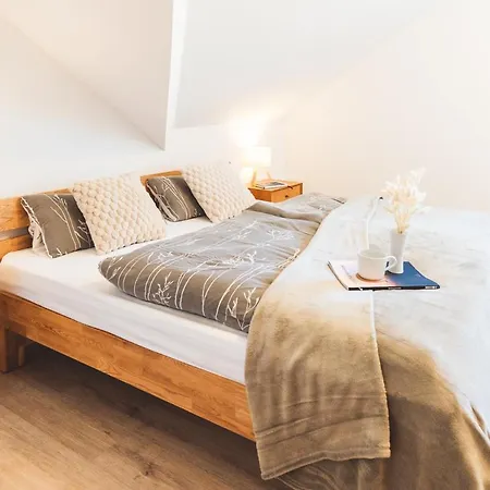 Apartmán Huus Binnensee Og2 - Dachwohnung Mit Wasserblick - Lesesessel & Wlan - Fuer Paare - Ruhige Lage - Suedstrand 5 Min Mit Rad Fehmarn