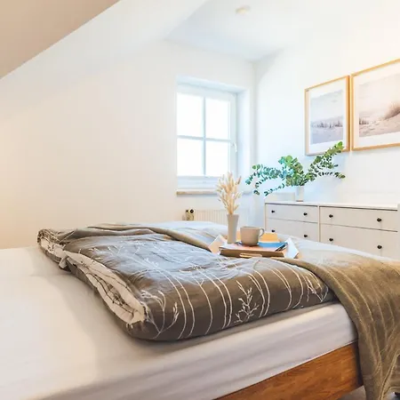 Huus Binnensee Og2 - Dachwohnung Mit Wasserblick - Lesesessel & Wlan - Fuer Paare - Ruhige Lage - Suedstrand 5 Min Mit Rad * Fehmarn