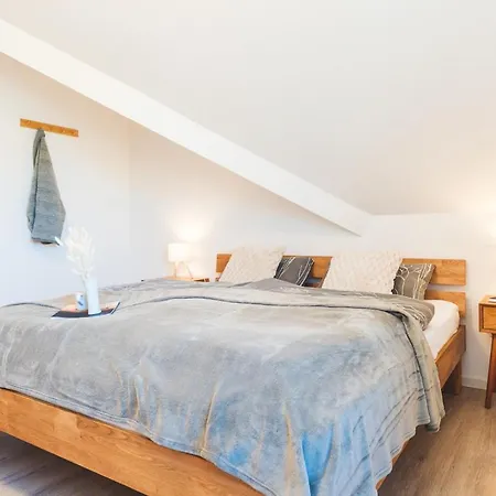 Huus Binnensee Og2 - Dachwohnung Mit Wasserblick - Lesesessel & Wlan - Fuer Paare - Ruhige Lage - Suedstrand 5 Min Mit Rad * Fehmarn