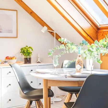 Huus Binnensee Og2 - Dachwohnung Mit Wasserblick - Lesesessel & Wlan - Fuer Paare - Ruhige Lage - Suedstrand 5 Min Mit Rad Φέμαρν