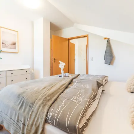 Huus Binnensee Og2 - Dachwohnung Mit Wasserblick - Lesesessel & Wlan - Fuer Paare - Ruhige Lage - Suedstrand 5 Min Mit Rad *